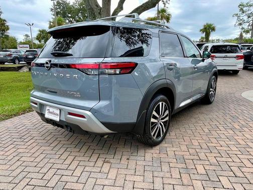 2025 Nissan Pathfinder Platinum 4WD
