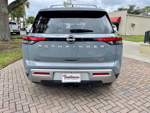 2025 Nissan Pathfinder Platinum 4WD