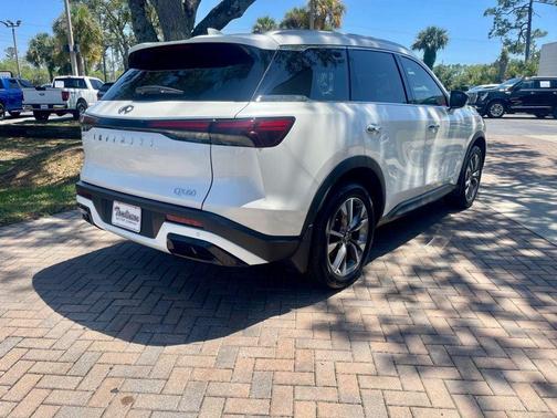 Majestic White 2025 INFINITI QX60 Luxe