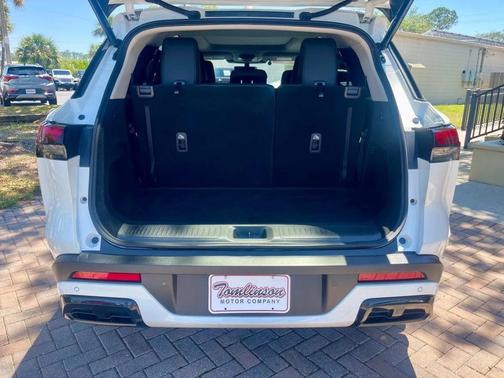 Majestic White 2025 INFINITI QX60 Luxe