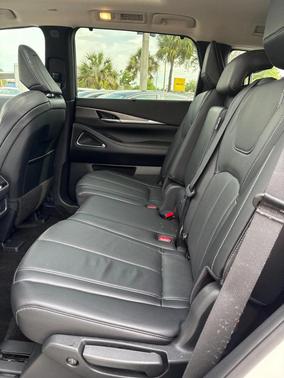 Majestic White 2025 INFINITI QX60 Luxe