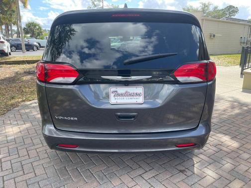 Granite Crystal Metallic Clearcoat 2023 Chrysler Voyager LX