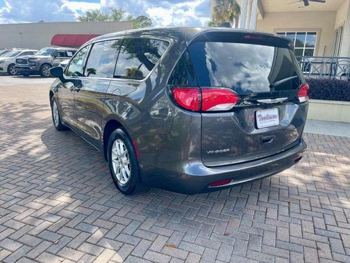 2023 Chrysler Voyager LX