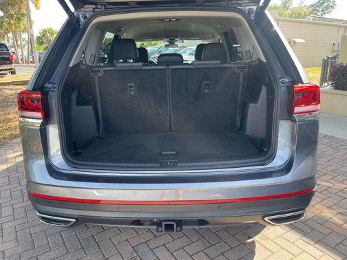 Gray 2025 Volkswagen Atlas 2.0T SE w/Technology