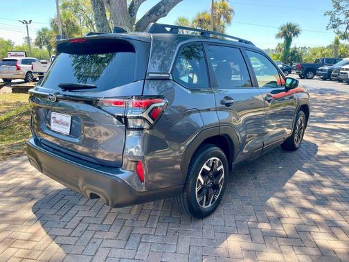 Magnetite Gray Metallic 2025 Subaru Forester Premium