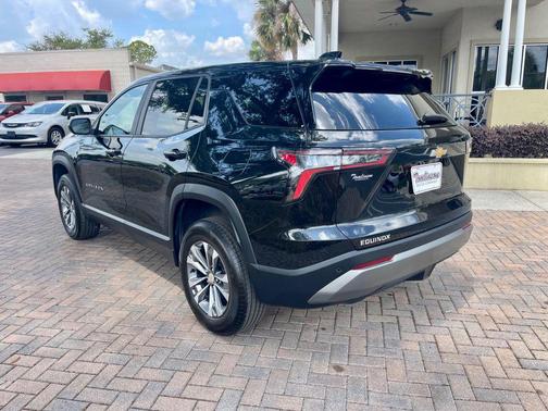 Mosaic Black Metallic 2025 Chevrolet Equinox 1LT