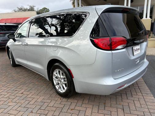 2024 Chrysler Voyager LX