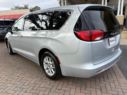 2024 Chrysler Voyager LX