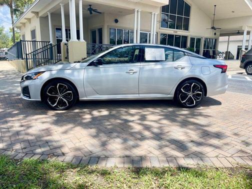 2023 Nissan Altima 2.5 SR Sedan