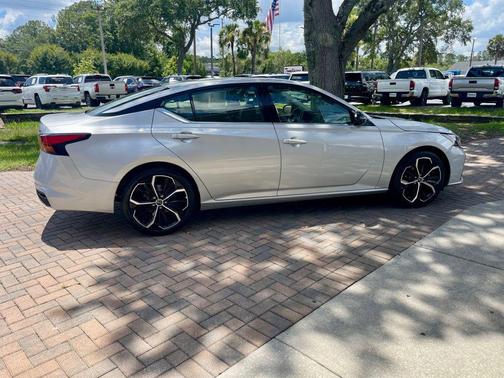 2023 Nissan Altima 2.5 SR Sedan