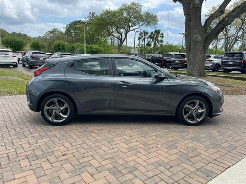2020 Hyundai Veloster 2
