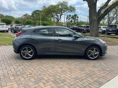 2020 Hyundai Veloster 2