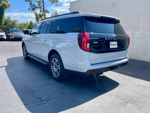 Silver 2025 Ford Expedition ACTIVE