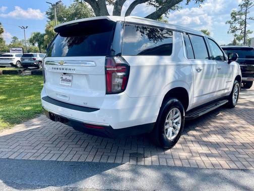 2024 Chevrolet Suburban LT