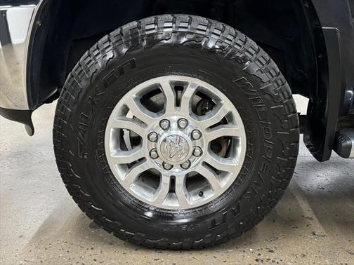 2018 RAM 2500 Laramie Crew Cab 4x4 6'4' Box