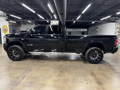 2022 RAM 2500 Laramie Crew Cab 4x4 8' Box