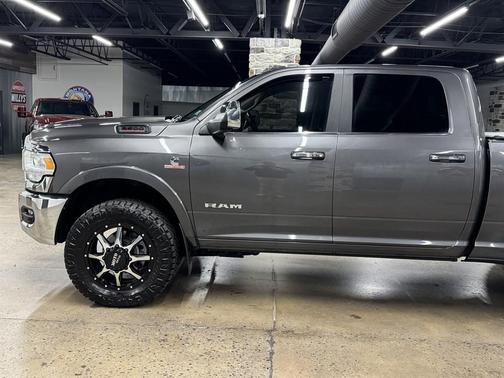 2020 RAM 3500 Laramie Crew Cab 4x4 8' Box