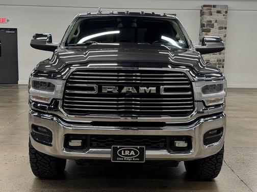 2020 RAM 3500 Laramie Crew Cab 4x4 8' Box