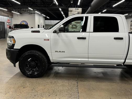Bright White Clearcoat 2022 RAM 2500 Tradesman Crew Cab 4x4 6'4' Box