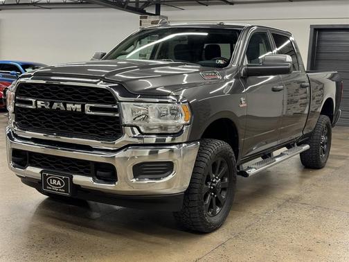2020 RAM 2500 Tradesman Crew Cab 4X4 6'4' Box