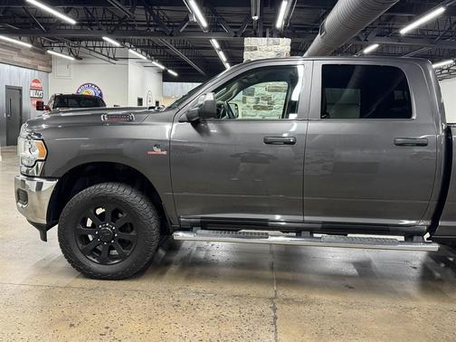 2020 RAM 2500 Tradesman Crew Cab 4X4 6'4' Box