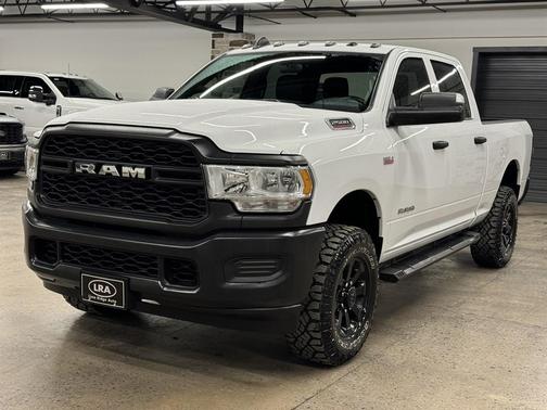 2022 RAM 2500 Tradesman Crew Cab 4x4 6'4' Box