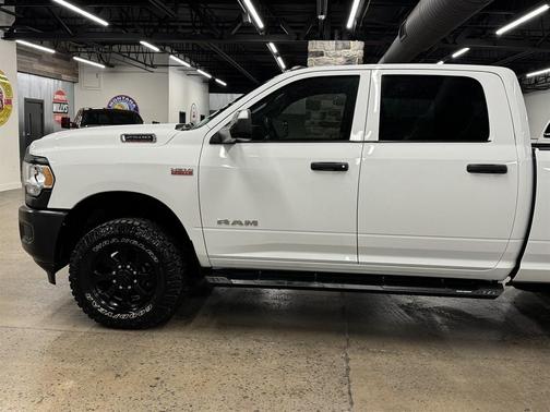 2022 RAM 2500 Tradesman Crew Cab 4x4 6'4' Box