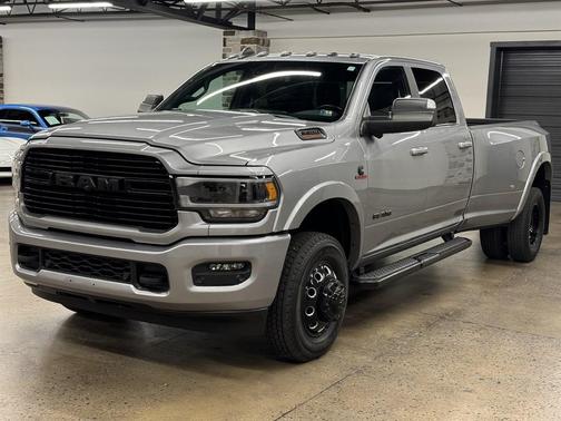 2020 RAM 3500 Laramie Crew Cab 4x4 8' Box
