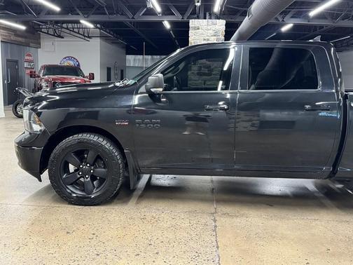 Brilliant Black 2019 RAM 1500 Big Horn