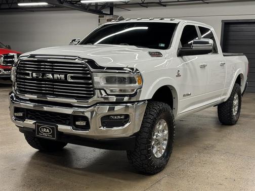 Bright White Clearcoat 2019 RAM 3500 Laramie Crew Cab 4x4 6'4' Box