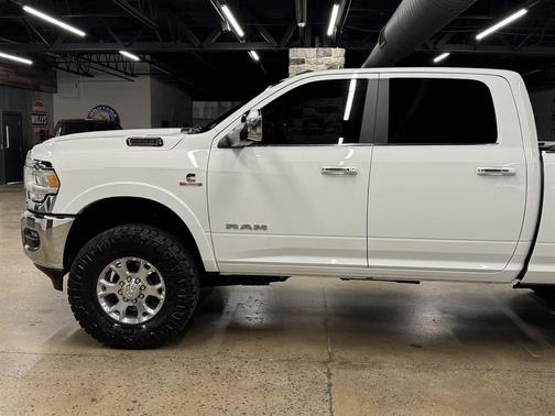 Bright White Clearcoat 2019 RAM 3500 Laramie Crew Cab 4x4 6'4' Box