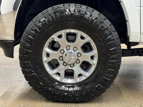 Bright White Clearcoat 2019 RAM 3500 Laramie Crew Cab 4x4 6'4' Box