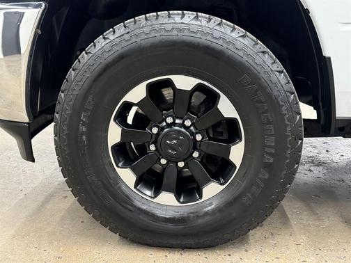 2022 RAM 2500 Big Horn Regular Cab 4x4 8' Box