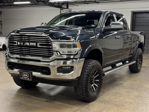 2019 RAM 3500 Laramie Crew Cab 4x4 6'4' Box