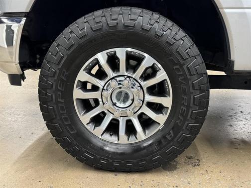 Iconic Silver Metallic 2022 Ford F-350 Lariat