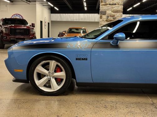 2009 Dodge Challenger SRT8