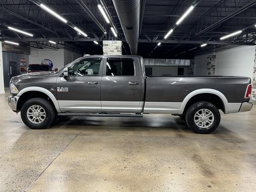 2017 RAM 3500 Laramie Crew Cab 4x4 8' Box