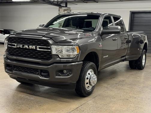 2022 RAM 3500 Big Horn Crew Cab 4x4 8' Box