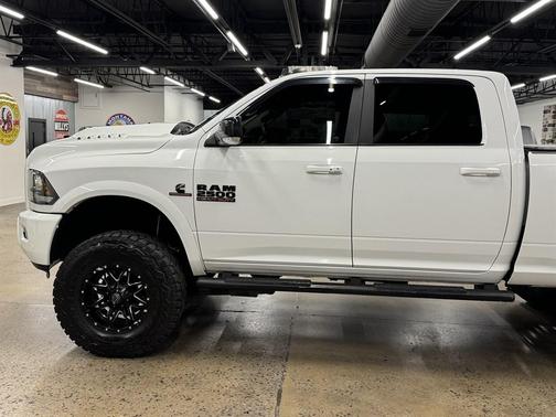 2018 RAM 2500 Laramie Crew Cab 4x4 6'4' Box