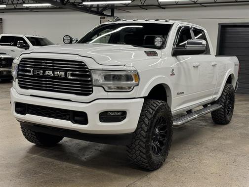 2020 RAM 3500 Laramie Crew Cab 4x4 6'4' Box