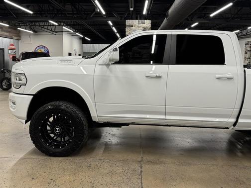 Bright White Clearcoat 2020 RAM 2500 Laramie Crew Cab 4x4 6'4' Box