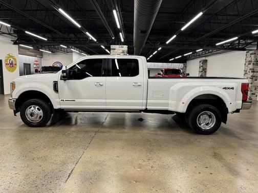 Oxford White 2017 Ford F-350 Lariat