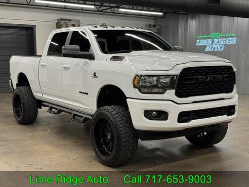 Bright White Clearcoat 2022 RAM 2500 Big Horn Crew Cab 4x4 6'4' Box