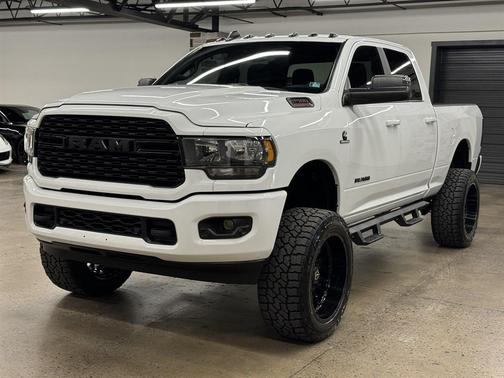 Bright White Clearcoat 2022 RAM 2500 Big Horn Crew Cab 4x4 6'4' Box