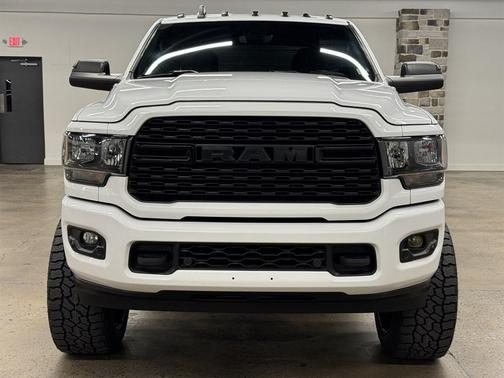 Bright White Clearcoat 2022 RAM 2500 Big Horn Crew Cab 4x4 6'4' Box
