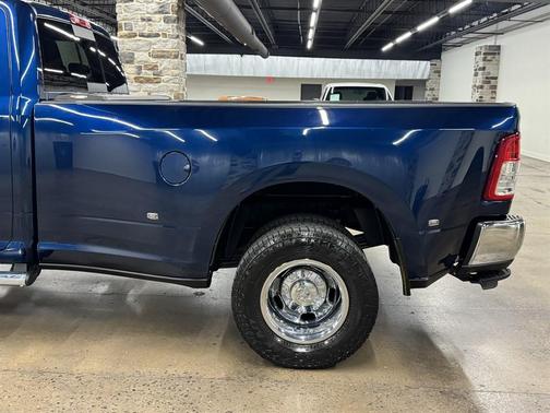Patriot Blue Pearlcoat 2019 RAM 3500 Tradesman Crew Cab 4x4 8' Box