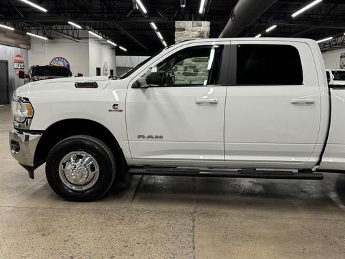 2020 RAM 3500 Big Horn Crew Cab 4x4 8' Box