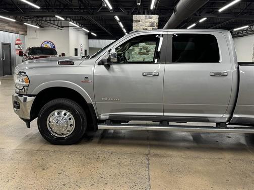 Billet Silver Metallic Clearcoat 2021 RAM 3500 Laramie Crew Cab 4x4 8' Box