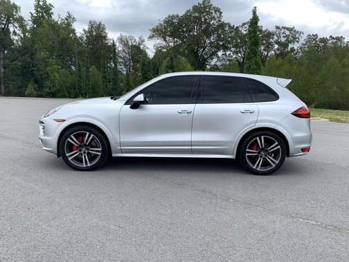 2013 Porsche Cayenne GTS