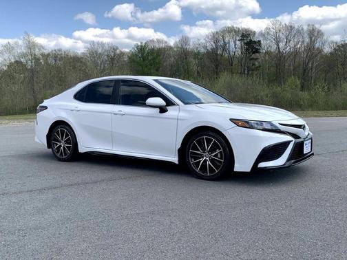 Super White 2021 Toyota Camry SE